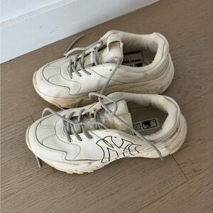 MLB White Yankees Sneakers
